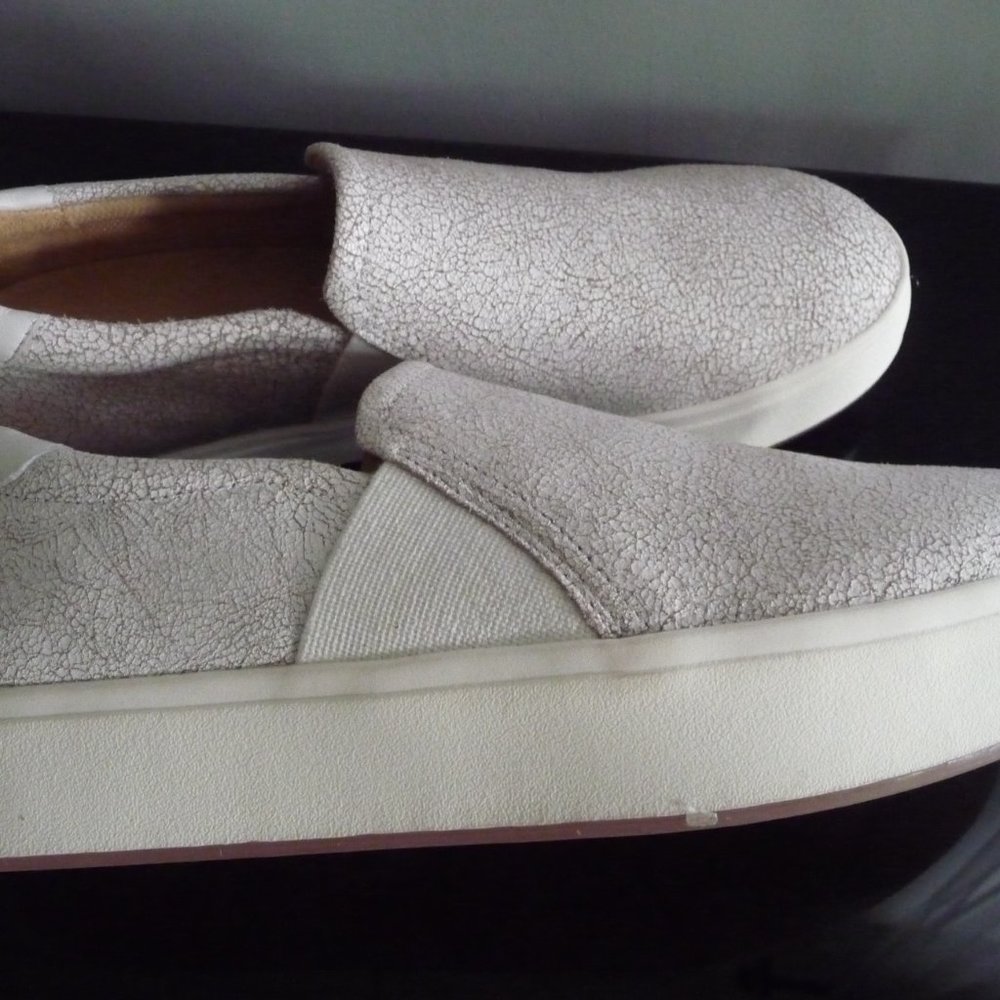 DR.SCHOLLS ABBOT LUX COMFORT WHITE CRINKLE PRINT LEATHER PLATFORM SLIP O…